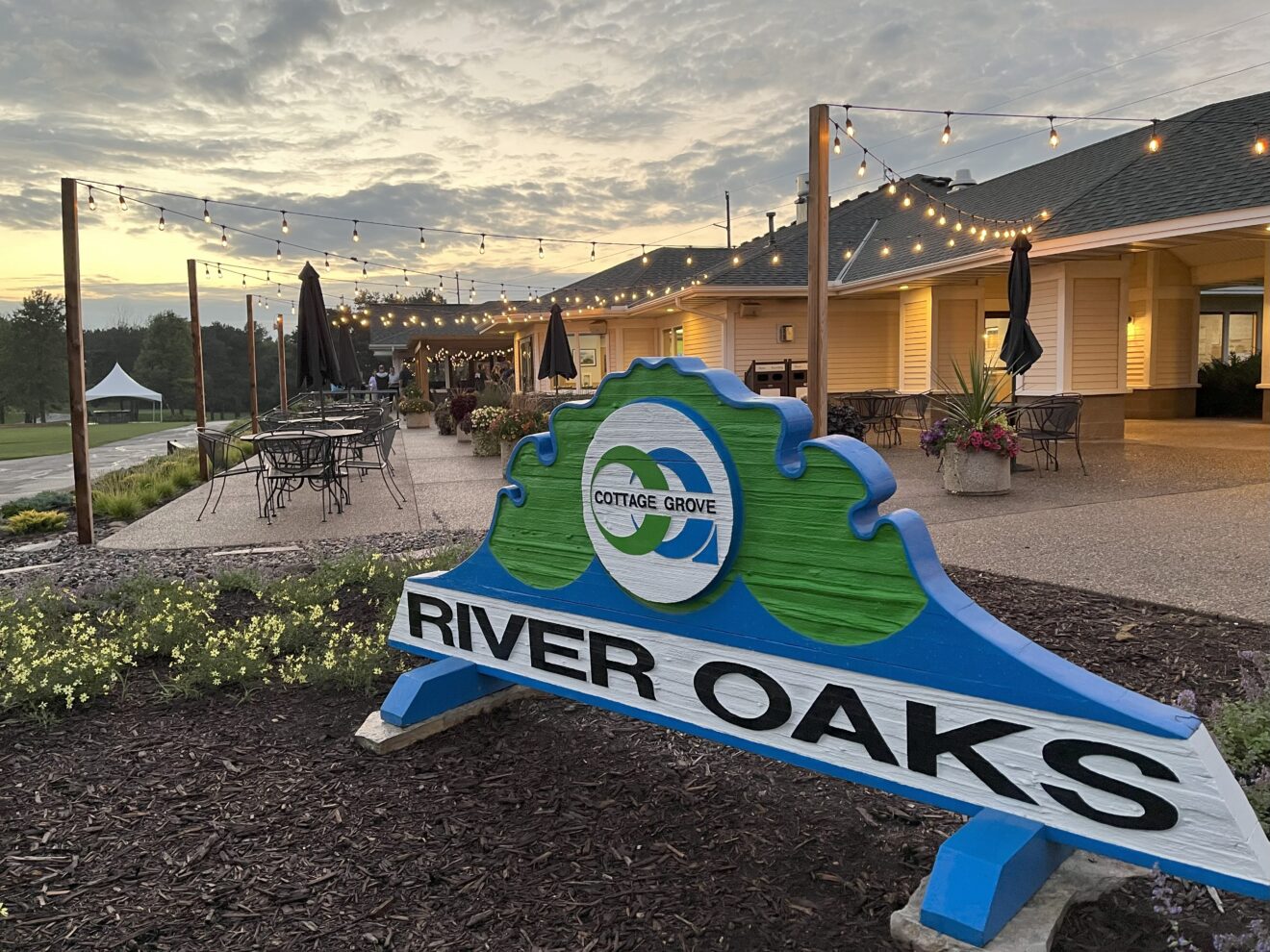 Eagles Bar & Grill - River Oaks Golf Course