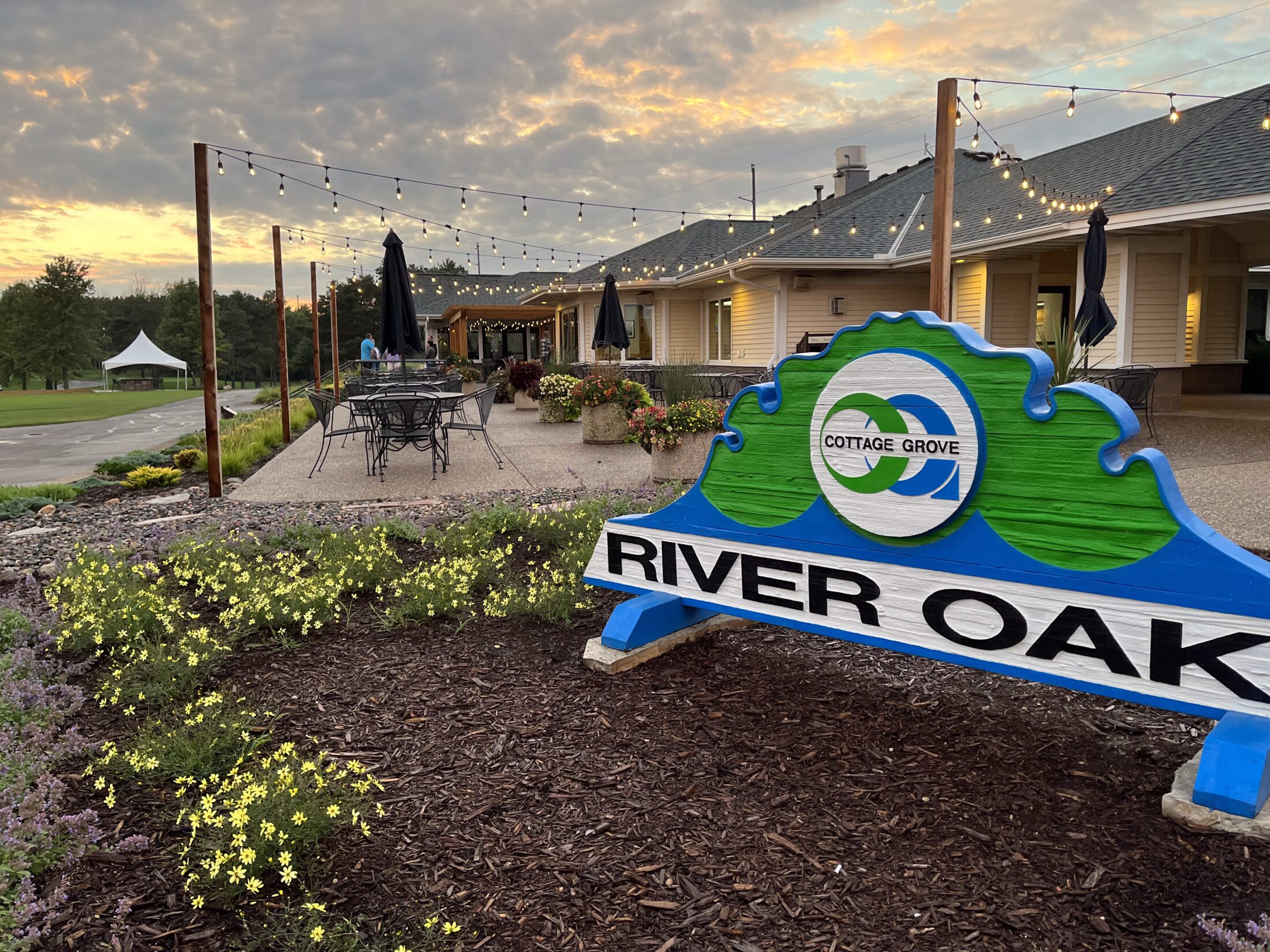 River Oaks entrance landscaping with clubhouse behind - golf courses near you